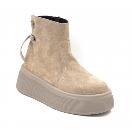 Gheata dama casual din piele naturala intoarsa bej cappucino cu accesorii metaloce, varf rotund si talpa 5 cm 71120-1-24 [1]