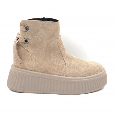 Ghete casual & bocanci dama - Gheata dama casual din piele naturala intoarsa bej cappucino cu accesorii metaloce, varf rotund si talpa 5 cm 71120-1-24