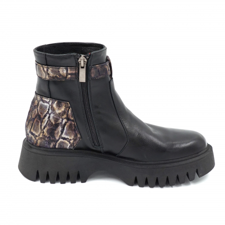 Ghete dama casual din piele naturala neagra si cu imprimeu animal print cu accesoriu metalic cu varf rotund si talpa 3 cm 71620-23 [2]