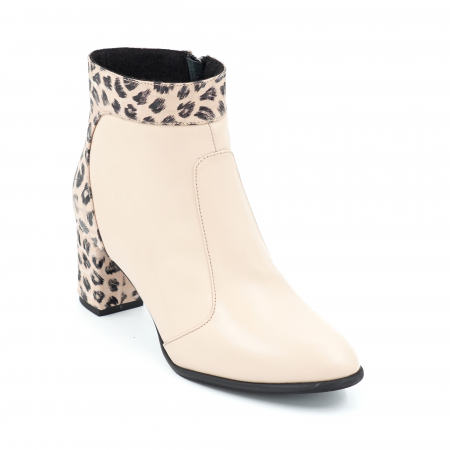 Ghete dama elegante din piele naturala nude bej deschis si cu imprimeu animal print leopard cu varf rotund si toc mic gros imbracat 5 cm 72119-23 [1]