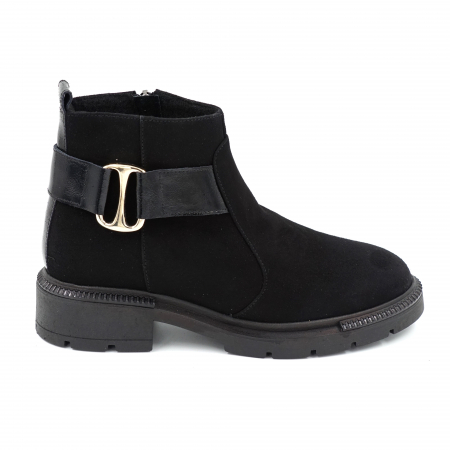 Ghete & bocanci dama - Ghete dama casual din piele naturala intoarsa si lacuita neagra cu accesoriu metalic, varf rotund si talpa 3 cm 72916-23