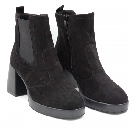 Ghete dama elegante din piele naturala intoarsa neagra si cu elastic cu varf rotund, platforma 2 cm si toc mic gros 6 cm  75319-24 [2]