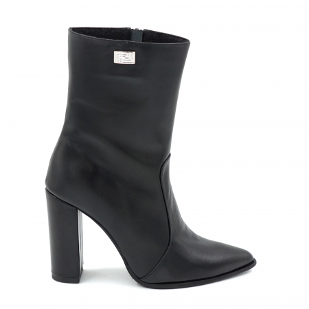 Ghete elegant & office dama - Ghete dama din piele naturala neagra cu varf ascutit si toc inalt gros de 9 cm 79017-25