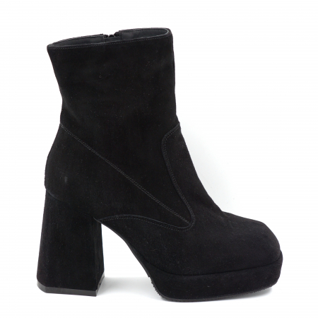 Ghete & bocanci dama - Ghete dama elegante din piele naturala intoarsa neagra cu varf patrat, platforma 3 cm si toc inalt gros imbracat 9 cm 70424-1-24