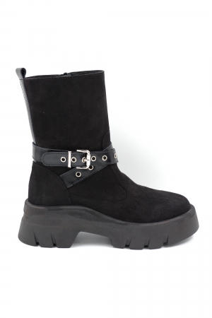 Cizme dama - Cizme dama din piele naturala intoarsa si lacuita neagra cu varf rotund, talpa inalta de 5 cm si accesorii metalice  75719-24