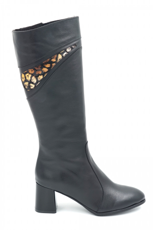 Cizme elegant & office dama - Cizme dama lungi elegante din piele naturala neagra si cu imprimeu animal print 3D cu varf rotund si toc mic gros 6 cm 11811-23