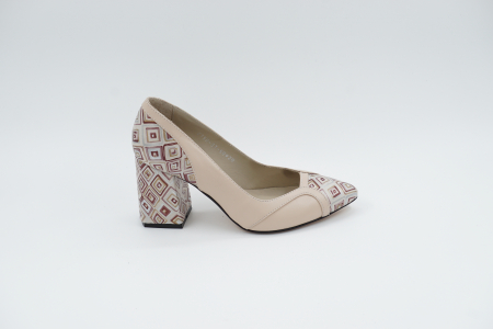Dama - Pantofi dama din piele naturala bej si cu imprimeu cu varf ascutit si toc inalt gros imbracat  9 cm 50920-22