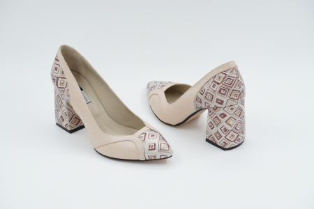 Pantofi dama din piele naturala bej si cu imprimeu cu varf ascutit si toc inalt gros imbracat  9 cm 50920-22 [2]