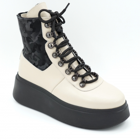 Ghete casual & bocanci dama - Ghete dama casual din piele naturala nude bej si neagra cu imprimeu militar 3D, cu accesorii metalice, cu varf rotund si talpa 5 cm  72321-23