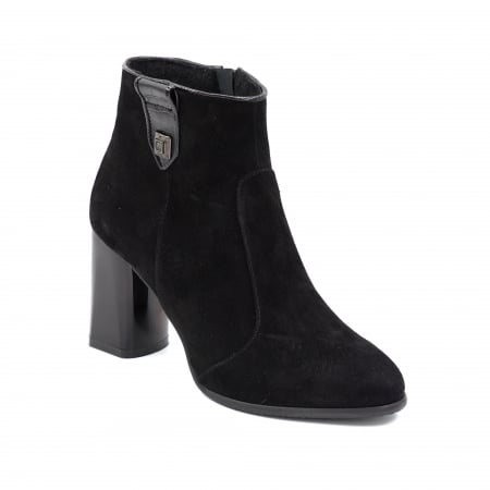 Ghete dama elegante din piele naturala intoarsa si lacuita neagra cu accesoriu metalic, cu varf rotund si toc mediu gros 8 cm  72519-24 [1]