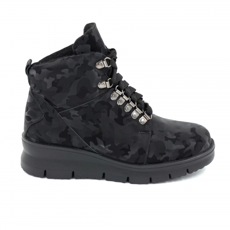 Ghete & bocanci dama - Ghete dama casual sport din piele naturala cu imprimeu negru militar 3D, cu accesorii metalice, cu varf rotund si talpa ortopedica 3 cm 73119-23