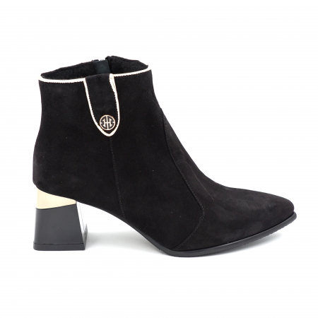 Ghete elegant & office dama - Ghete dama elegante din piele naturala intoarsa neagra si aurie cu accesoriu metalic, varf ascutit stileto si toc mic gros 5 cm 79119-1-24