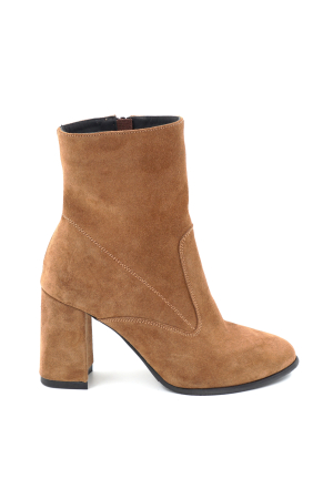 Ghete & bocanci dama - Ghete dama din piele naturala intoarsa maro coniac cu varf ascutit si toc mediu gros imbracat de 7 cm 70424-24