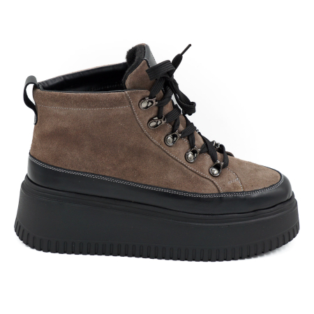 Ghete & bocanci dama - Ghete dama din piele naturala intoarsa grej si neagra cu varf rotund si talpa de 6 cm 70126-26
