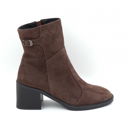 Lichidare stocuri - Ghete dama din piele naturala intoarsa maro cu varf rotund si toc mic gros de 6 cm 71525-25