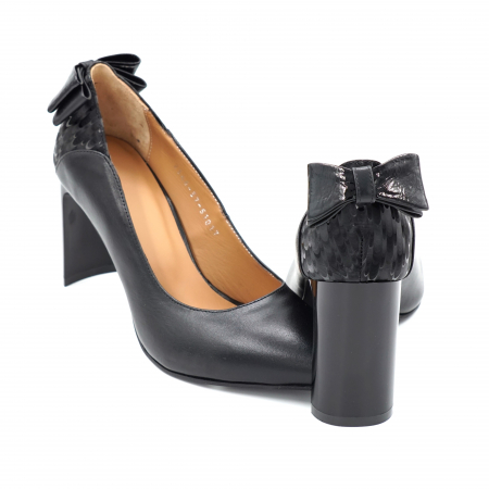 Pantofi dama din piele naturala neagra si cu imprimeu 3D cu varf ascutit stileto si toc mediu gros tip bricheta 8 cm 51017-24 [1]
