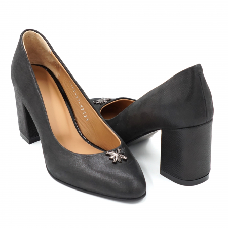 Pantofi elegant & office dama - Pantofi dama din piele naturala neagra texturata cu varf ascutit si toc mic gros 6 cm 52323-24
