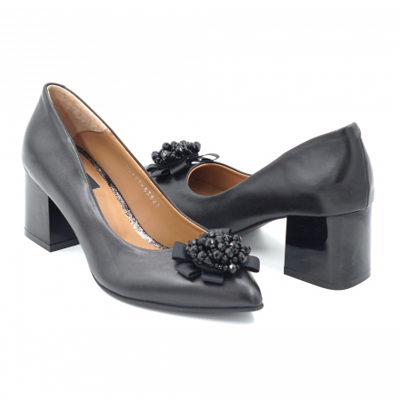 Pantofi elegant & office dama - Pantofi dama din piele naturala neagra cu varf ascutit stileto si toc mic gros 6 cm 53523-4-24