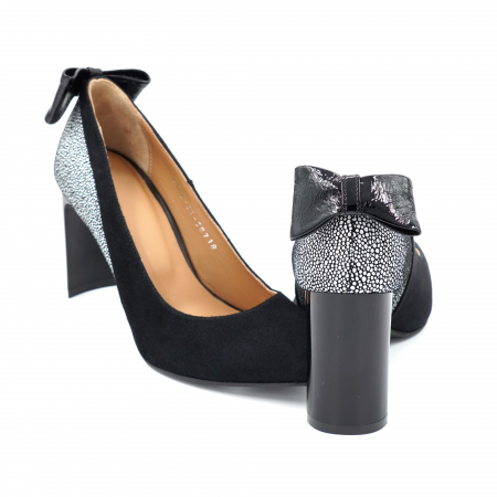Pantofi dama din piele naturala intoarsa neagra si imprimeu argintiu cu varf ascutit stileto si toc mediu subtire tip bricheta 8 cm 58718-24 [4]
