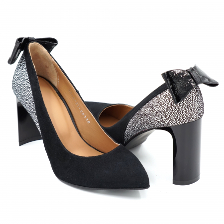 Dama - Pantofi dama din piele naturala intoarsa neagra si imprimeu argintiu cu varf ascutit stileto si toc mediu subtire tip bricheta 8 cm 58718-24