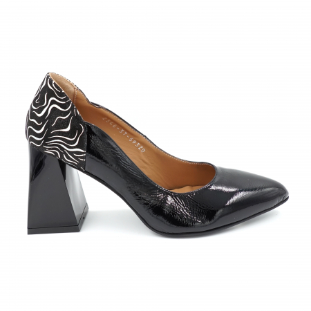 Pantofi elegant & office dama - Pantofi dama din piele naturala lacuita neagra si cu imprimeu argintiu cu varf ascutit stileto si toc mediu gros 8 cm 59320-24