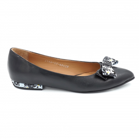 Pantofi elegant & office dama - Pantofi dama din piele naturala simpla neagra si cu imprimeu floral tip balerin cu varf ascutit stileto si toc mic gros imbracat 1 cm 62420-24