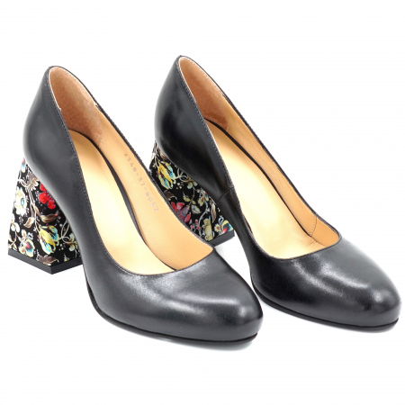 Pantofi dama din piele naturala neagra si cu imprimeu floral cu varf rotund si toc mediu gros imbracat 8 cm 8052-1-24 [3]