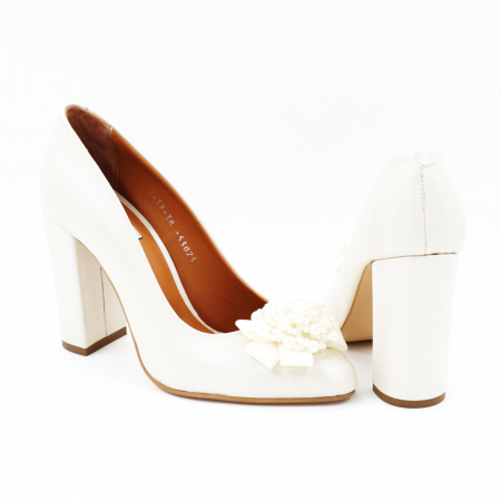Pantofi dama din piele naturala alb satinat cu varf ascutit si toc inalt gros imbracat 9 cm 53023-25 [2]