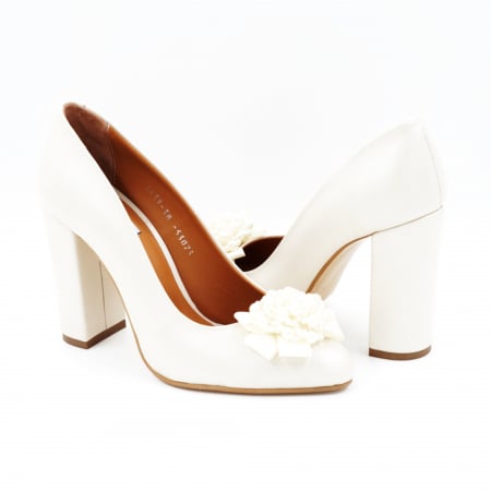 Pantofi dama - Pantofi dama din piele naturala alb satinat cu varf ascutit si toc inalt gros imbracat 9 cm 53023-25
