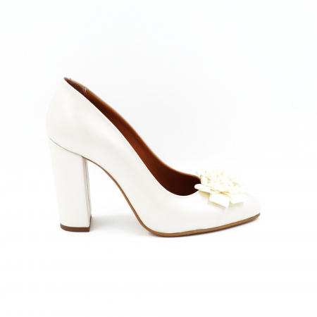 Pantofi dama din piele naturala alb satinat cu varf ascutit si toc inalt gros imbracat 9 cm 53023-25 [4]
