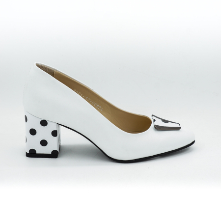 Pantofi dama din piele naturala alba si cu buline negre, cu varf ascutit si toc mic gros imbracat de 6 cm 50824-26 [1]
