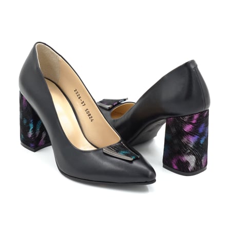 Lichidare stocuri - Pantofi dama din piele naturala neagr si cu imprimeu pene colorate cu varf ascutit stiletto si toc mediu gros imbracat de 8 cm 50824-2-25