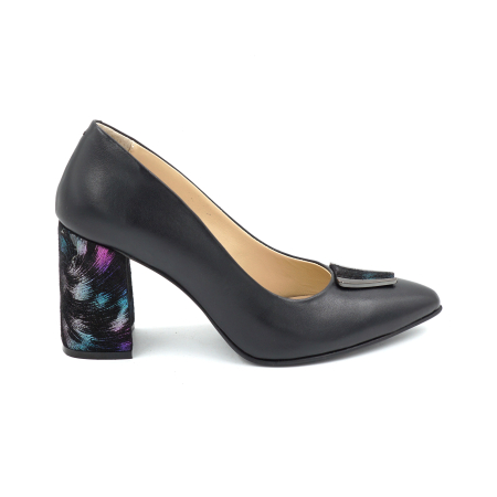 Pantofi dama din piele naturala neagra si cu imprimeu pene colorate cu varf ascutit stiletto si toc mediu gros imbracat de 8 cm 50824-2-25 [1]