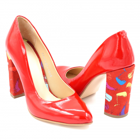 Pantofi dama din piele naturala lacuita rosie si cu imprimeu multicolor cu varf ascutit si toc inalt gros imbracat 9 cm 1040-1-24 [3]