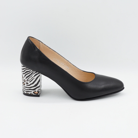 Pantofi dama - Pantofi dama din piele naturala neagra, cu varf ascutit si toc mediu gros imbracat de 7 cm 0449-11-26