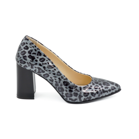 Pantofi elegant & office dama - Pantofi dama din piele naturala lacuita gri cu imprimeu leopard cu cu varf ascutit stiletto si toc mediu gros de 8 cm 8057-5-26