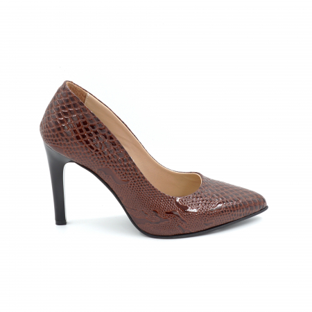 Lichidare stocuri - Pantofi dama din piele naturala lacuita cu imprimeu croco maro cu varf ascutit stiletto si toc inalt subtire de 9 cm 9557-4-25