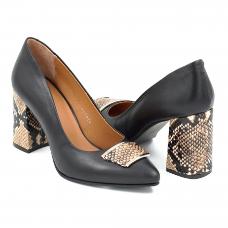 Lichidare stocuri - Pantofi dama din piele naturala neagra si cu imprimeu sarpe negru cu bej cu varf ascutit stileto si toc mediu gros imbracat de 8 cm 51024-1-25