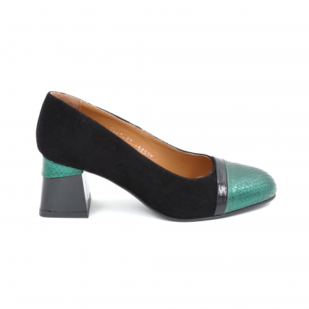 Pantofi dama - Pantofi dama din piele naturala intoarsa neagra si cu imprimeu sarpe verde metalizat cu varf rotund si toc mic gros de 6 cm 52519-25