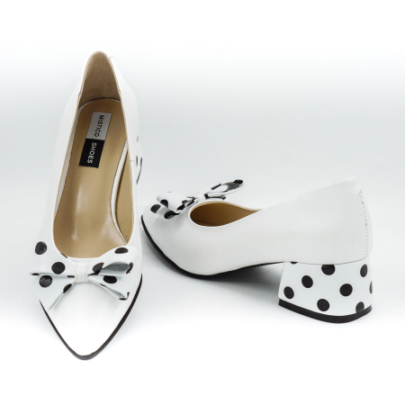 Pantofi dama din piele naturala alba si cu buline negre, cu varf ascutit stiletto si toc mic imbracat de 4 cm 62420-6-26 [5]