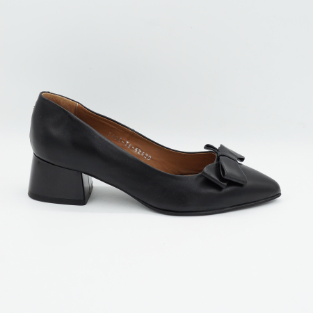 Pantofi dama din piele naturala neagra, cu varf ascutit stiletto si toc mic imbracat de 4 cm 62420-5-26 [0]