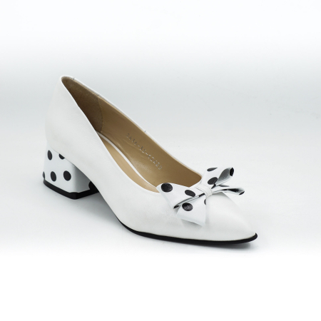 Pantofi dama din piele naturala alba si cu buline negre, cu varf ascutit stiletto si toc mic imbracat de 4 cm 62420-6-26 [1]