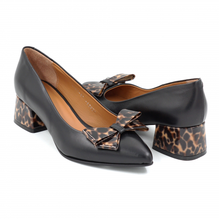 Pantofi dama din piele naturala negru si cu imprimeu animal print cu  varf ascutit stileto si  toc mic gros imbracat 4 cm 62420-1-25 [3]