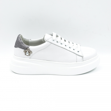 Pantofi dama - Pantofi dama tip adidas din piele naturala alba si argintie cu imprimeu cu varf rotund si talpa 6 cm 62821-25