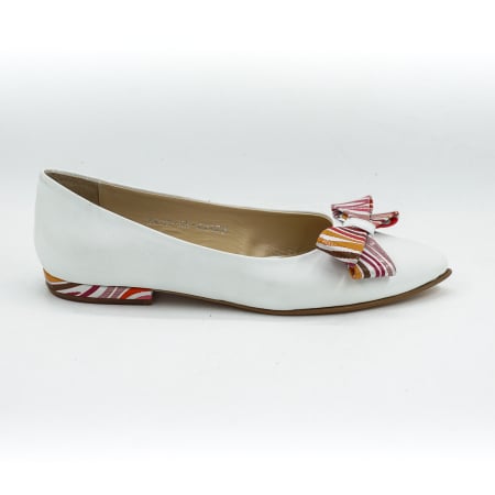 Pantofi elegant & office dama - Pantofi dama tip balerini din piele naturala alba si cu imprimeu multicolor, cu varf ascutit stiletto si toc mic imbracat de 1 cm 62420-3-26