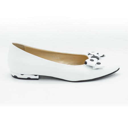 Pantofi dama - Pantofi dama tip balerini din piele naturala alba si cu buline negre, cu varf ascutit stiletto si toc mic imbracat de 1 cm 62420-2-26