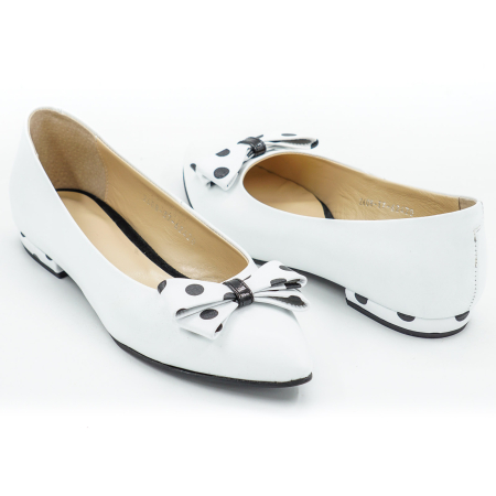Pantofi dama tip balerini din piele naturala alba si cu buline negre, cu varf ascutit stiletto si toc mic imbracat de 1 cm 62420-2-26 [5]