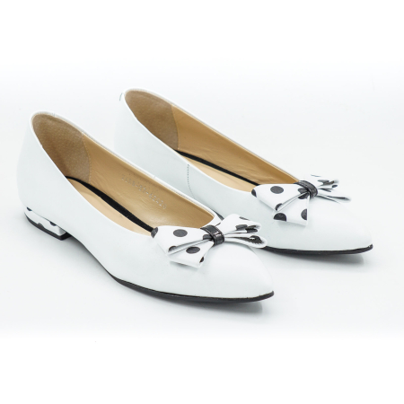 Pantofi dama tip balerini din piele naturala alba si cu buline negre, cu varf ascutit stiletto si toc mic imbracat de 1 cm 62420-2-26 [3]