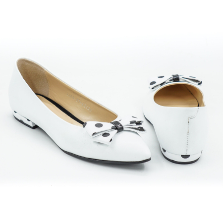 Pantofi dama tip balerini din piele naturala alba si cu buline negre, cu varf ascutit stiletto si toc mic imbracat de 1 cm 62420-2-26 [3]