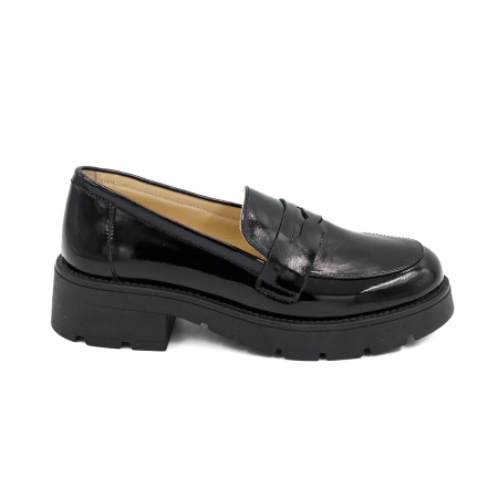 Dama - Pantofi dama tip loafers din piele naturala lacuita neagra cu varf rotund si talpa de 4 cm 55525-1-26